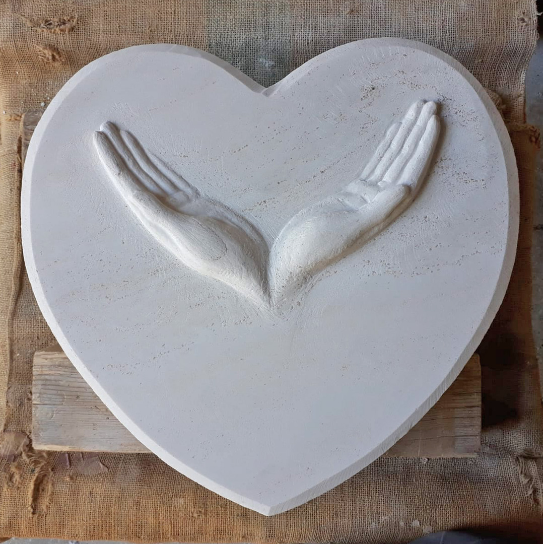 images/grabsteine/herzen-und-fluegel/Herz%205.jpg#joomlaImage://local-images/grabsteine/herzen-und-fluegel/Herz 5.jpg?width=1078&height=1080